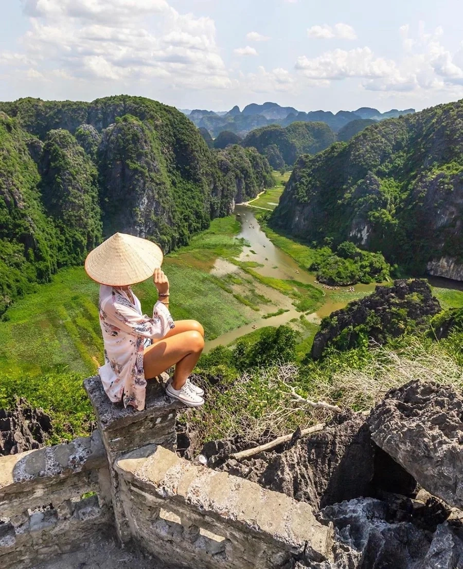 Gái xinh cute đeo kính dễ thương và thông minh.