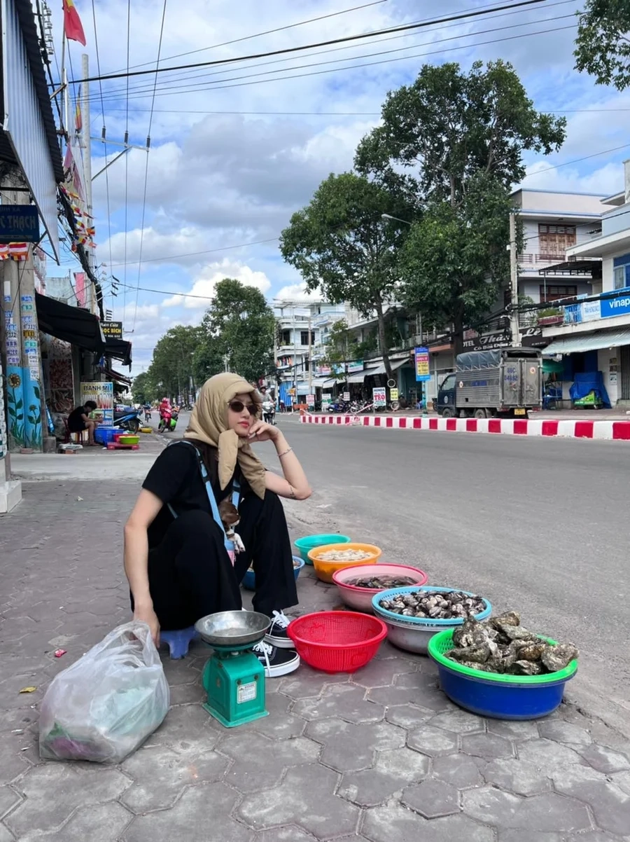 A đang nơi đâu Lắng nghe bài hát đầy cảm xúc A đang nơi đâu từ Miu Lê.