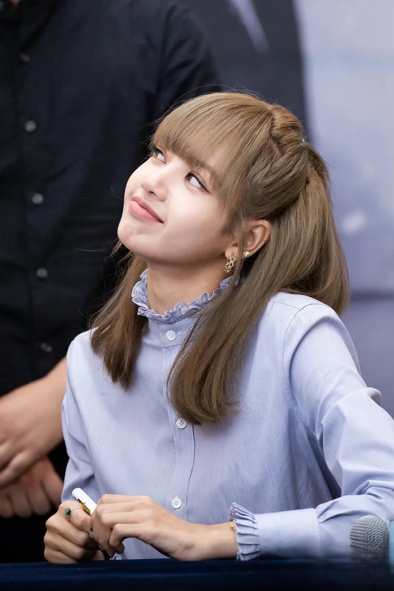 Meme blackpink lisa hài hước và cực kỳ đáng yêu.