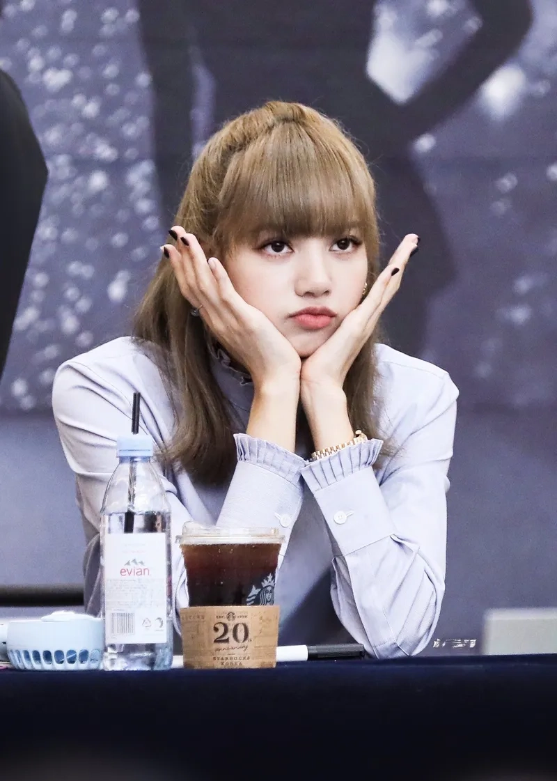 Ảnh lisa meme đầy biểu cảm và gây cười.