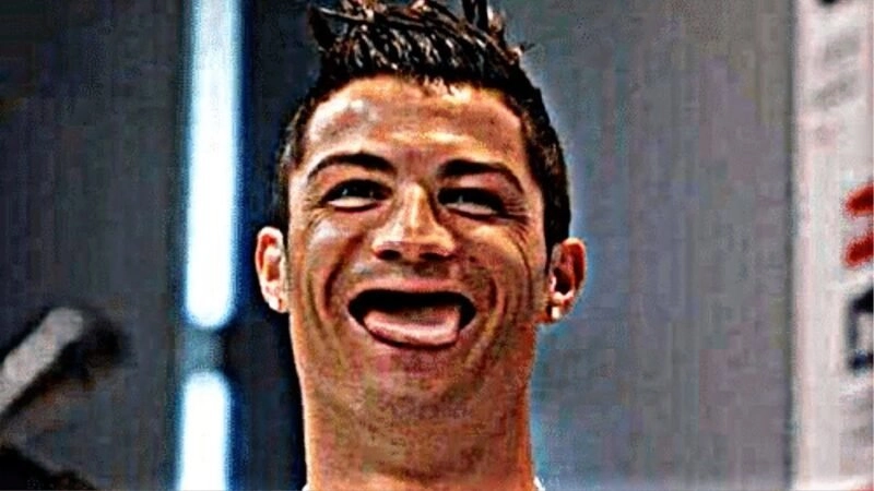 Ronaldo cry meme biểu cảm hài hước khó quên.