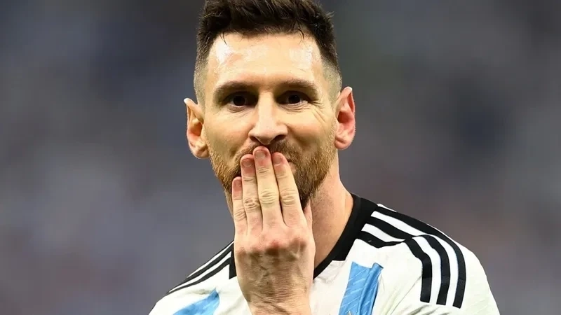 Messi referee meme tạo ra sự hài hước và thú vị trong những tình huống đối đầu với trọng tài.