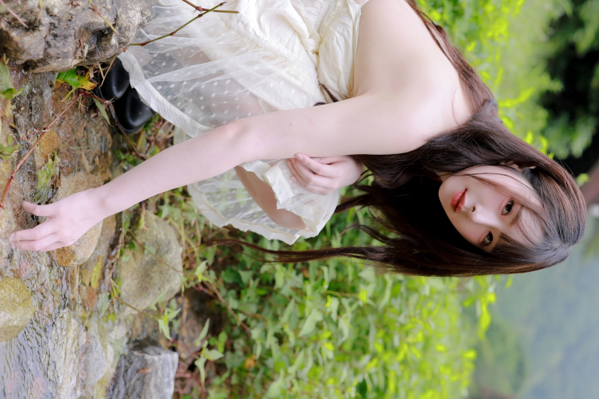 Ảnh gái mặc bikini nằm nằm bikini cong vút kích thích nóng bỏng mê hoặc