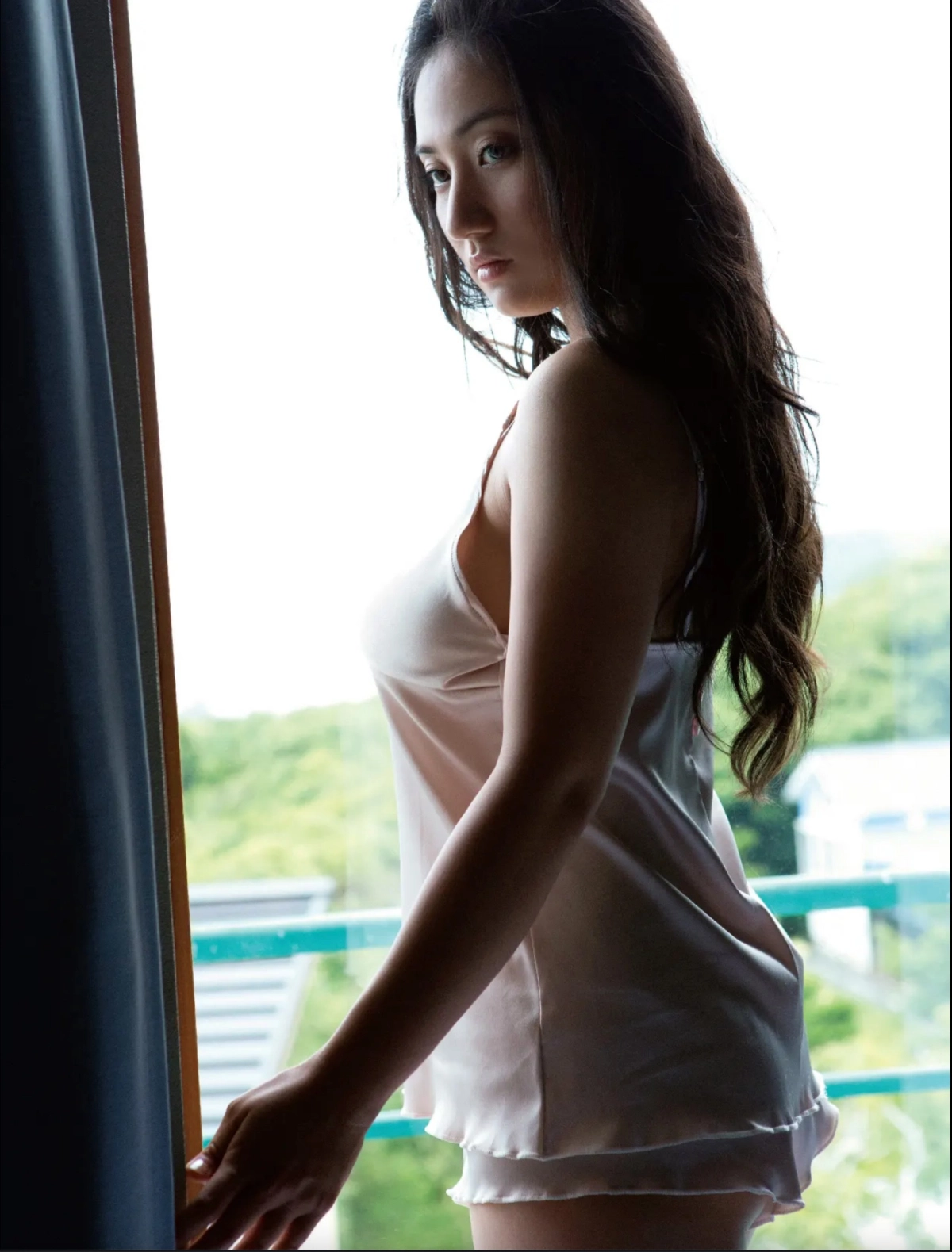 Saaya Irie môi căng ướt sexy chết người