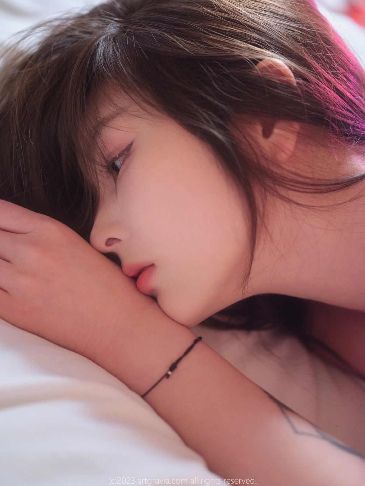 Song Hana quay lưng cong cháy nóng bỏng cuốn hút