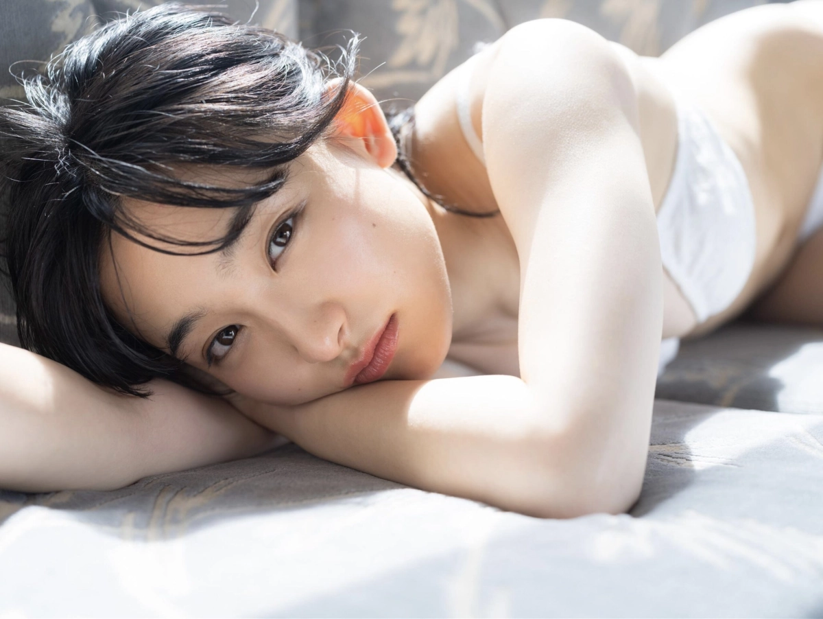 Yu Saotome khoe lồn múp nóng bỏng dâm đãng