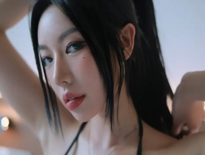 Khám phá thế giới ảnh gái vú to xinh đầy màu sắc gợi tình