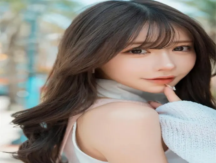 Mai Nakaseko táo bạo váy ren trong suốt phô diễn vòng ba