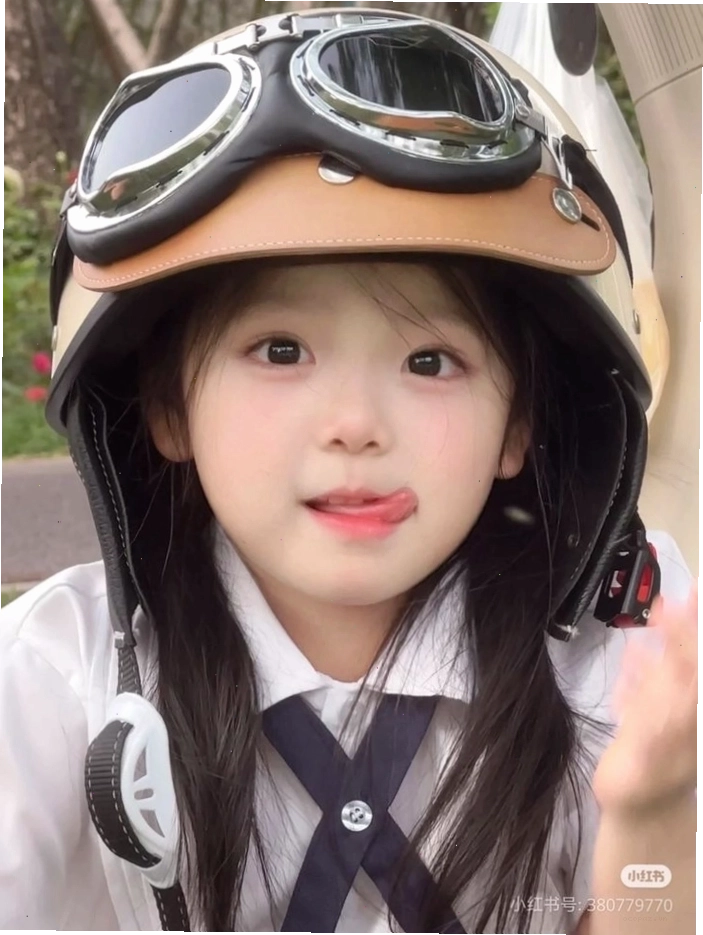 Ảnh bé gái xinh cute dễ thương