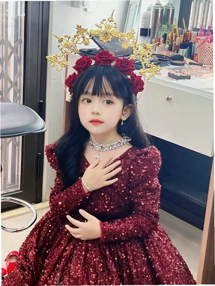 Ảnh bé gái xinh cute tự nhiên