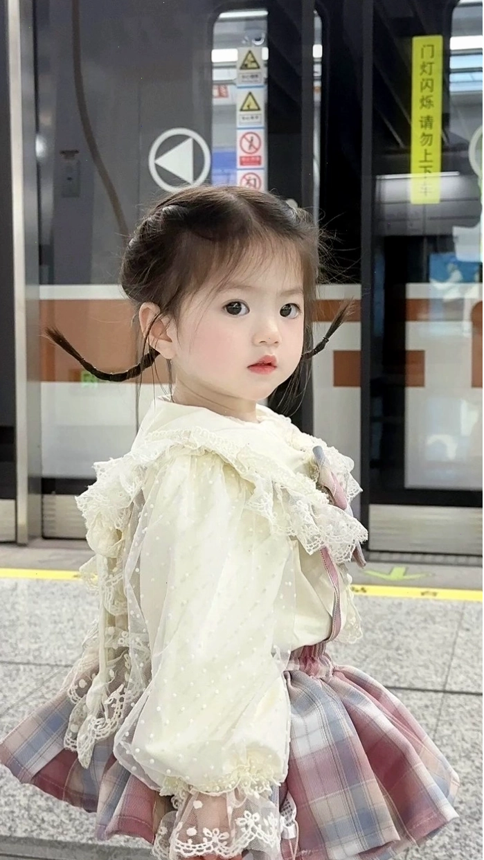 Ảnh bé gái xinh dễ thương