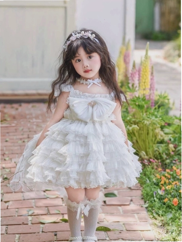 Ảnh em bé gái dễ thương xinh xắn