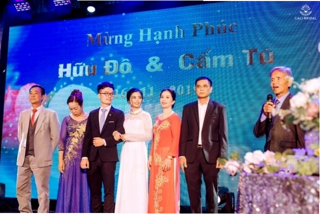 bai phat bieu dam cuoi tai nha hang