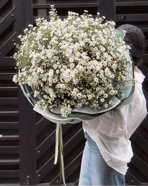 Bó hoa cúc thạch thảo trắng Adorable với vẻ đẹp đáng yêu