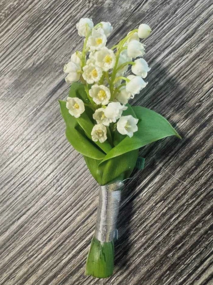 Bó hoa cưới kết hợp hoa linh lan tím
