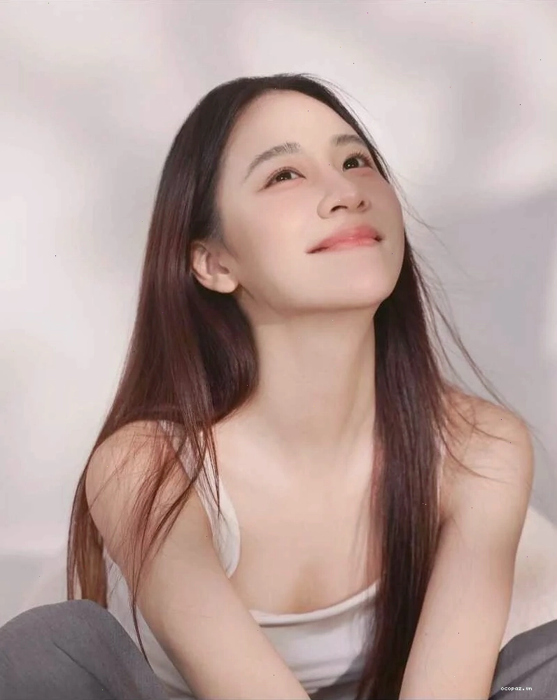 Cô gái cute mặt mộc đang mỉm cười