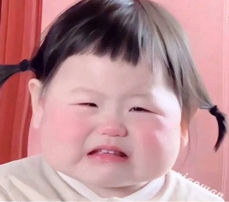Hình ảnh meme em bé khóc với đôi mắt đẫm lệ
