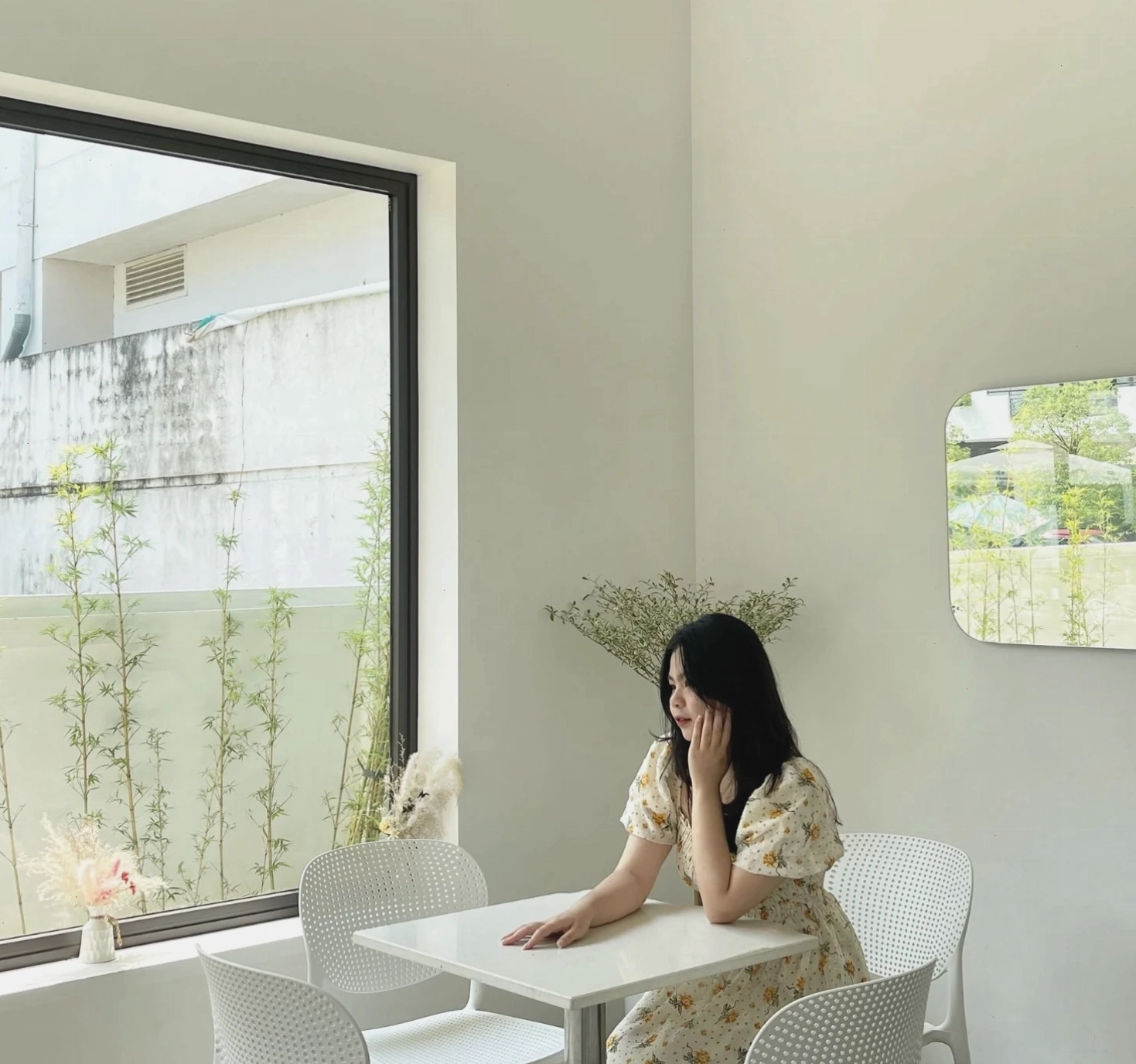 Hoàng Hằng - người mẫu với cằm chẻ duyên dáng