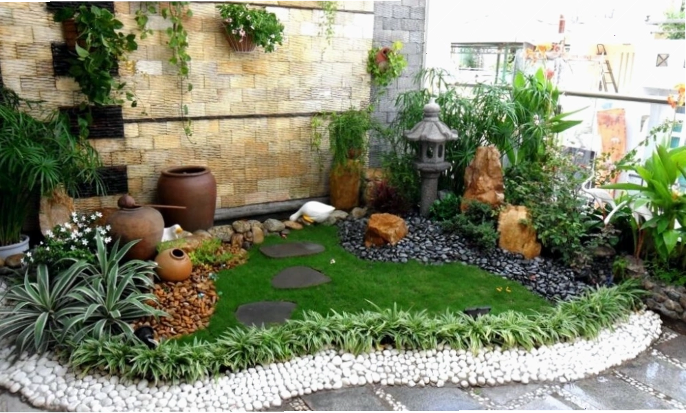Kết hợp trồng các loại cây giúp tạo không gian xanh mát cho sân vườn