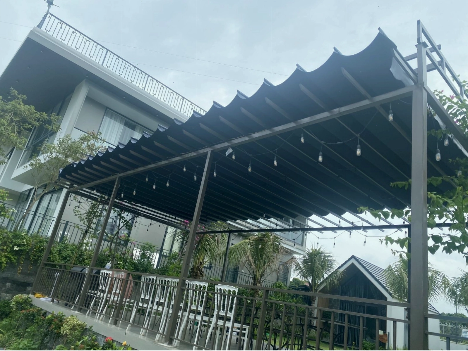 Mái xếp di động che phủ không gian rộng lớn