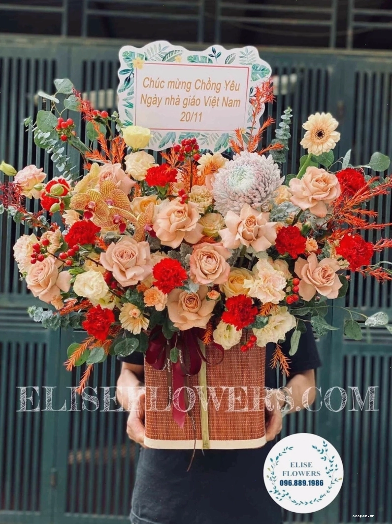 Mẫu hoa kết hợp nhiều loại đa dạng trên banner