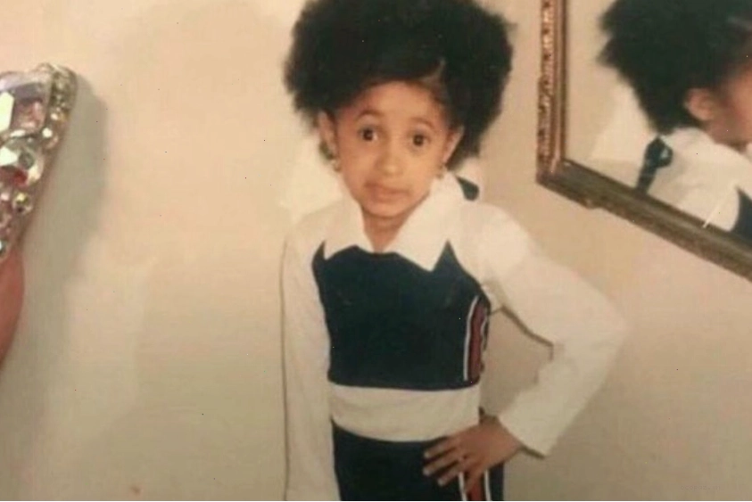 Meme Cardi B thời trẻ với dòng chữ "Mẹ tôi nói..."