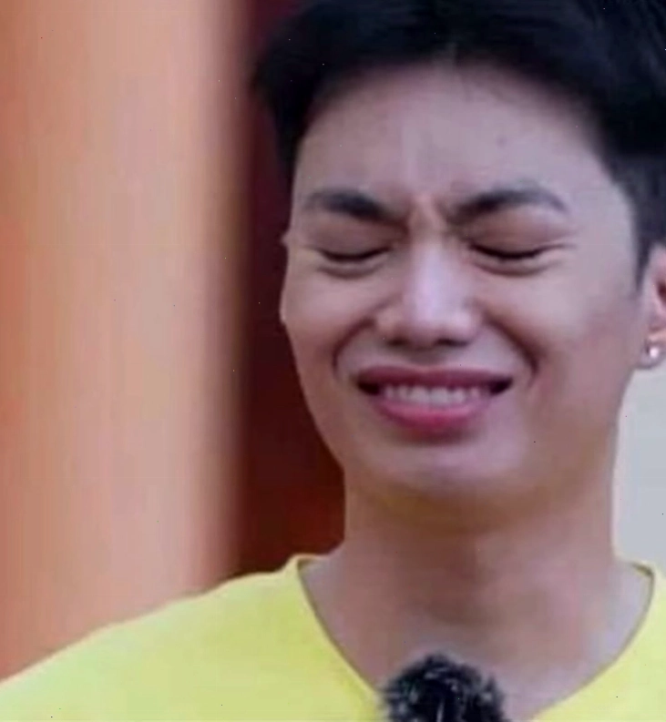Meme cô gái với biểu cảm bất lực trước bài toán khó