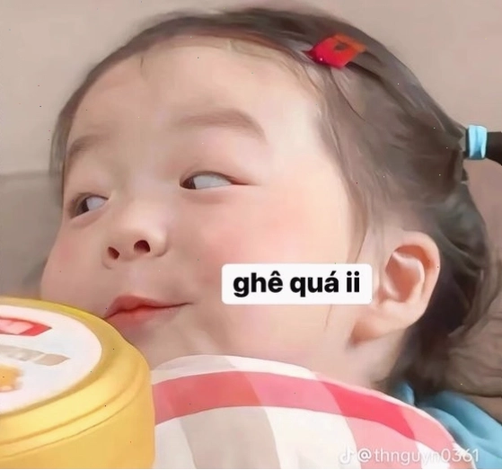 Meme em bé Hàn Quốc đang chọc ghẹo người khác