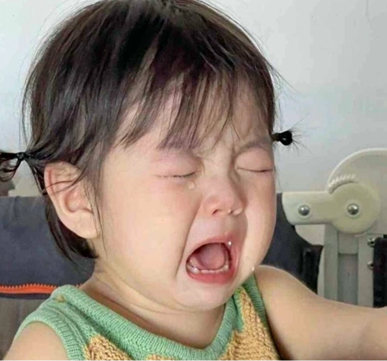 Meme em bé khóc thể hiện sự buồn bã
