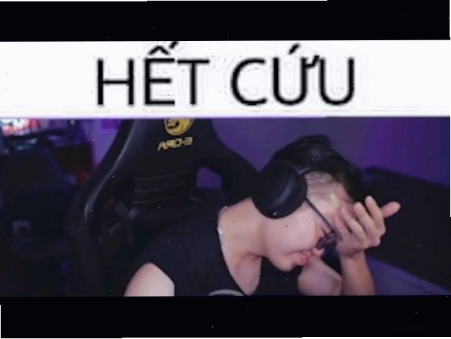 Meme không muốn cứu với biểu cảm chán chường