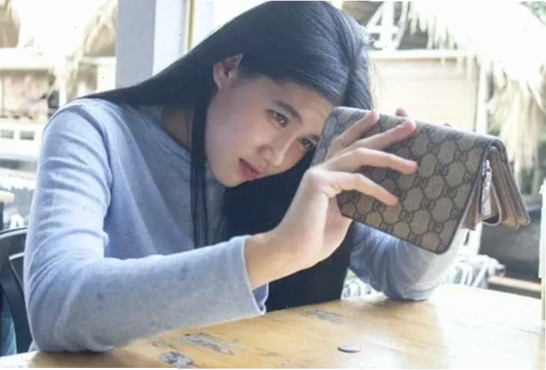 Meme nhiều tiền với hình ảnh tiền bạc chất đống