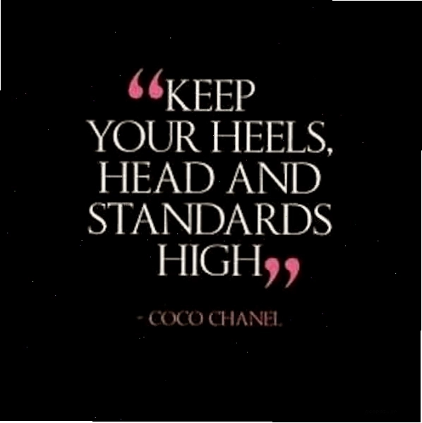 Meme về phụ nữ giữ tiêu chuẩn cao theo lời Coco Chanel