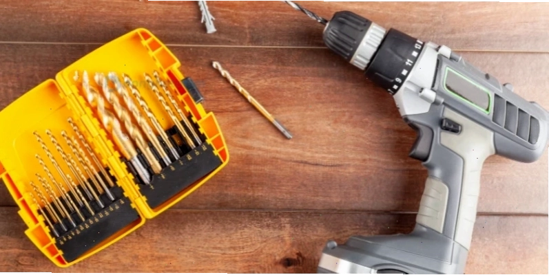 Mũi khoan bị cong mòn hoặc không phù hợp