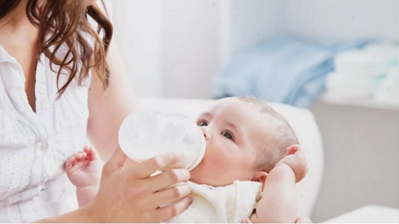 Tầm quan trọng của sữa mẹ và sữa công thức đối với sự phát triển cân nặng của trẻ