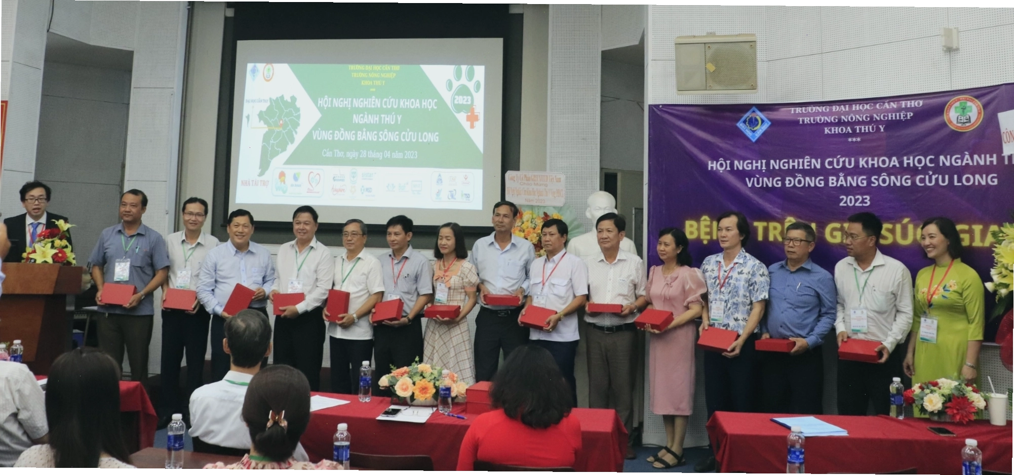 Thú cưng được chăm sóc tại một phòng khám thú y ở Cần Thơ